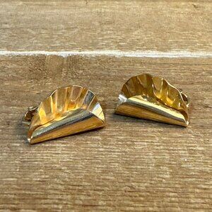Vintage 70's Avon Gold Toned Seashell Wrap Clip On Earring Set
